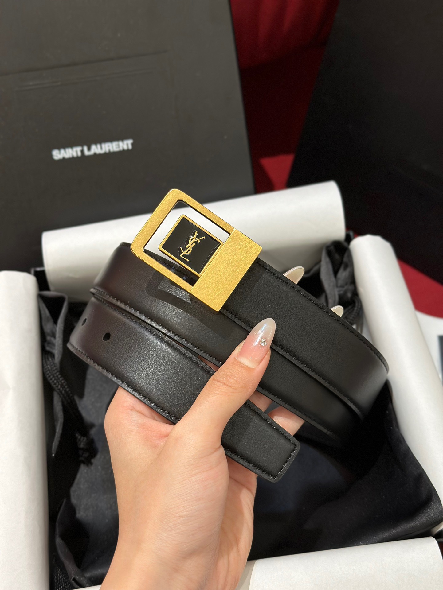 新款YSL，女士腰帶，採用意大利雙面頂級牛皮材質，搭配頂級黃銅扣。寬3.0cm