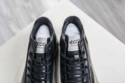 ECCO愛步男鞋中高幫熱門款 厚底增高潮酷板鞋 街頭時尚 休閒百搭 意趣出街 玩轉城市 
碼數：38 39 40 41 42 43 44（皮鞋碼）