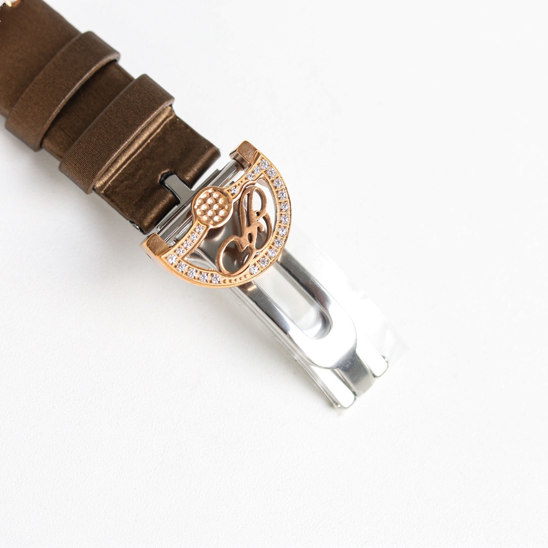 升级版[色]那不勒斯王后系列REINE DE NAPLES[色]高品質女士瑞士石英機芯女表、和機械腕表[色]設計靈感正是來自寶璣大師為那不勒斯王后卡洛琳·繆拉所創制的世界首枚腕表。該系列腕表採用鵝卵形的表殼和機芯，設計獨特，曲線優美，以時尚.優雅的形式表達現代女性的柔美與嫵媚，散髮著濃濃詩意。