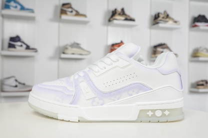 Louis Vuitton Trainer 系列板鞋 
Size：36 37 38 39 40 41 42 43 44 45 (偏大一碼）