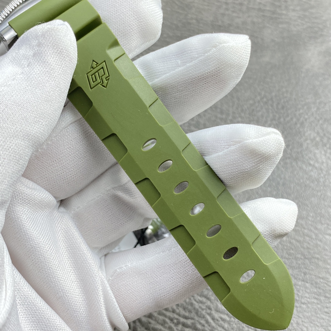 （嚴選）沛納海 PAM1055 42MM 綠海魂—PAM961弟弟。適合亞洲人手腕的腕表，男女可佩戴！沛納海史上第一枚42MM綠盤，還有VS定制與正品一致的綠日曆。出貨實拍