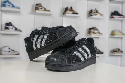 AD Originals Superstar 2 貝殼頭板鞋 
貨號：IH4200
尺碼：35⅓ 36 36⅔ 37⅓ 38 38⅔ 39⅓ 40