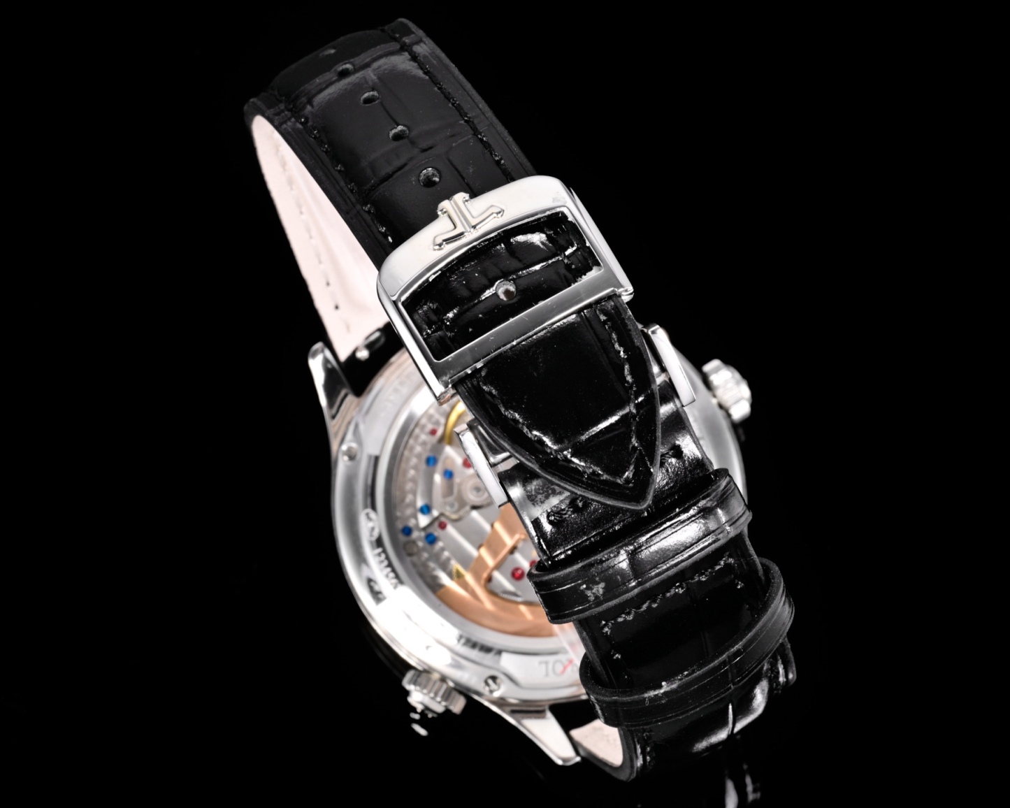 V+ Factory出品
【市場最高版本】JL積家 各路大咖都叫它大醜 其實賦予的是極高贊美 論品味與外觀 在鐘錶界有著舉足輕重的地位 戴出去怎麼都是長臉 各種彰顯品味 Master 地理學家大師系列 Q1428421 復刻版全新升級 多功能腕表 升級Cal.939A機芯 打磨效果更近原裝 升級軸 自動陀為玫金邊 字面紋路清晰 功能：日期顯示 雙時區 動力儲備顯示 316L精鋼  直徑42mm  原裝折疊扣！V+ Factory匠心之作 值得你擁有！