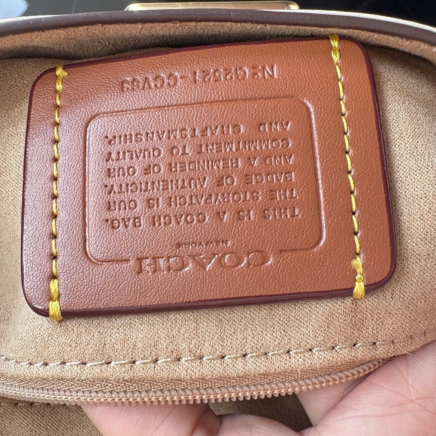 
【新品】COACH/蔻馳奧萊女士ETTA25號翻蓋單肩包腋下包高級通勤 CCV63尺寸25*13.5*6