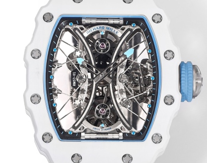 白色TPT石英纖維
【RICHARD MILLE】理查米爾RM53-01 將腕表設計與運動賽事相互結合，完美詮釋了賽場上的勇者堅定信念、頑強拼搏的精神。RM53-01以馬術運動為背景，採用多種高科技材料來抵御運動時帶來的強烈撞擊，從而保證不受破壞、正常運轉。高科技材質打造如同“護具”。“RM 53-01 PABLO MAC DONOUGH”的陀飛輪腕表，此款腕表除具備運動腕表的動感與活力外，還配備了堅固的TPT®碳纖維表殼、層壓藍寶石水晶表鏡以及固定機芯的懸浮式鋼索，有效的降低巨大衝擊