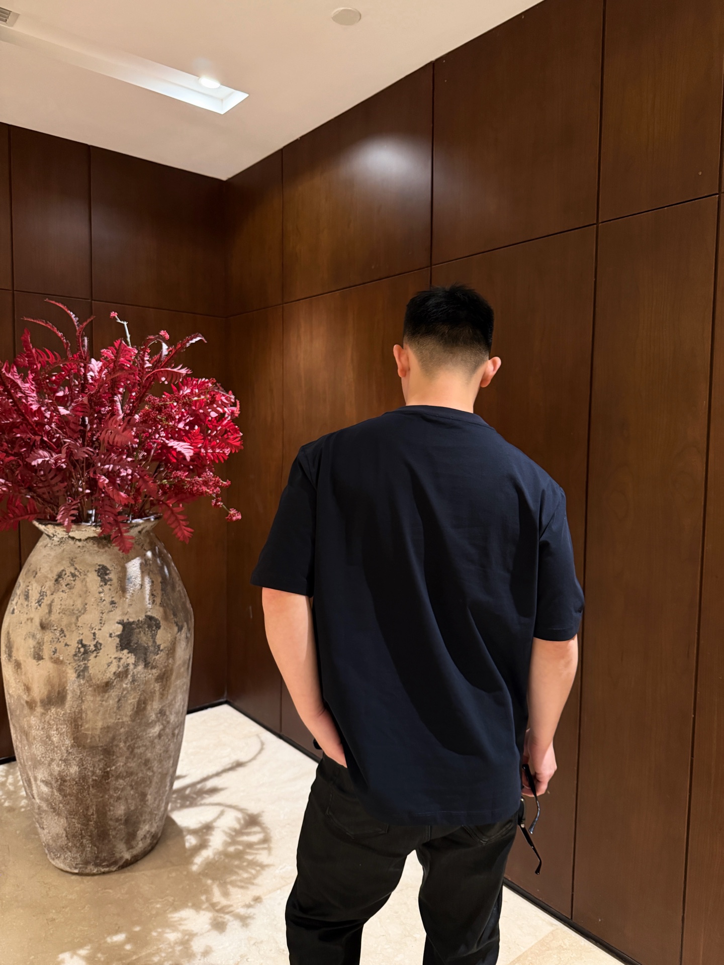 🔝LOEWE X LOUIS WAIN 幾何刺繡短袖T恤
定制緞光精密超柔錦棉，採用進口機刺繡工藝，精度高，線條流暢而細膩，面料都經過澆洗，手感質感更佳，不易變形，不易縮水，不易褪色，寬松版型
B Size： S-XL