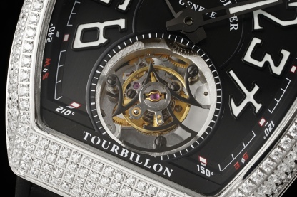 RMS最新款 頂級復刻 法蘭克穆勒V45 Vanguard陀飛輪系列 歷時多年研發機芯 
1 1:1 超級復刻原裝複雜法穆蘭陀飛輪機芯 細節完美到位 打造正品機芯獨具的雙發條盒 超薄工藝 
2超長72小時動力儲存 告別每天手動上鏈 高端玩家的定制款 把頭上鏈30個半圈 發條盒為滿 不需要過度上鏈 
3 千錘百鍊 316L精鋼表殼 超薄表殼 與原裝一致厚度 彎曲弧度 更加貼合手腕 佩戴舒適 
4 純正進口意大利小牛皮 貼合手感品質一流的進口氟橡膠錶帶 與正版全完通用互換
5瑞士工程師 原版機芯拆解