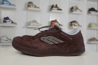 Balenciaga Hamptons Worn-Out Dark Brown 棕色巴黎世家十八18代 滌綸（聚酯纖維）牛皮革 圓頭系帶 低幫 生活休閒鞋板鞋 
貨號：814765 WHPSU 2290
尺碼：35 36 37 38 39 40 41 42 43 44 45 46