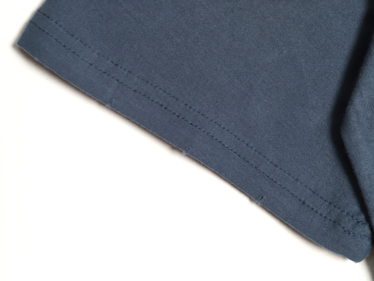 🔝Acne Studios 26SS 1996字母印花短袖T恤
面料是定制定染的32支220g原版雙紗棉，胚布經過高盂環保染色，裁大貨前還要進行高溫環縮水，降低縮水率的同時使得手感更柔軟舒適，印花方面必須五層膠漿，第一遍必須為進口打底漿，填平布料上極為細小的線洞，再由高溫床烤乾再劇頗色，採用油墨因熱平網印花，一共刷五層，每一層間隔為時間為30分鐘，才能保證出來的成品保持原版的質感，全套開發輔料
尺碼：S-XL