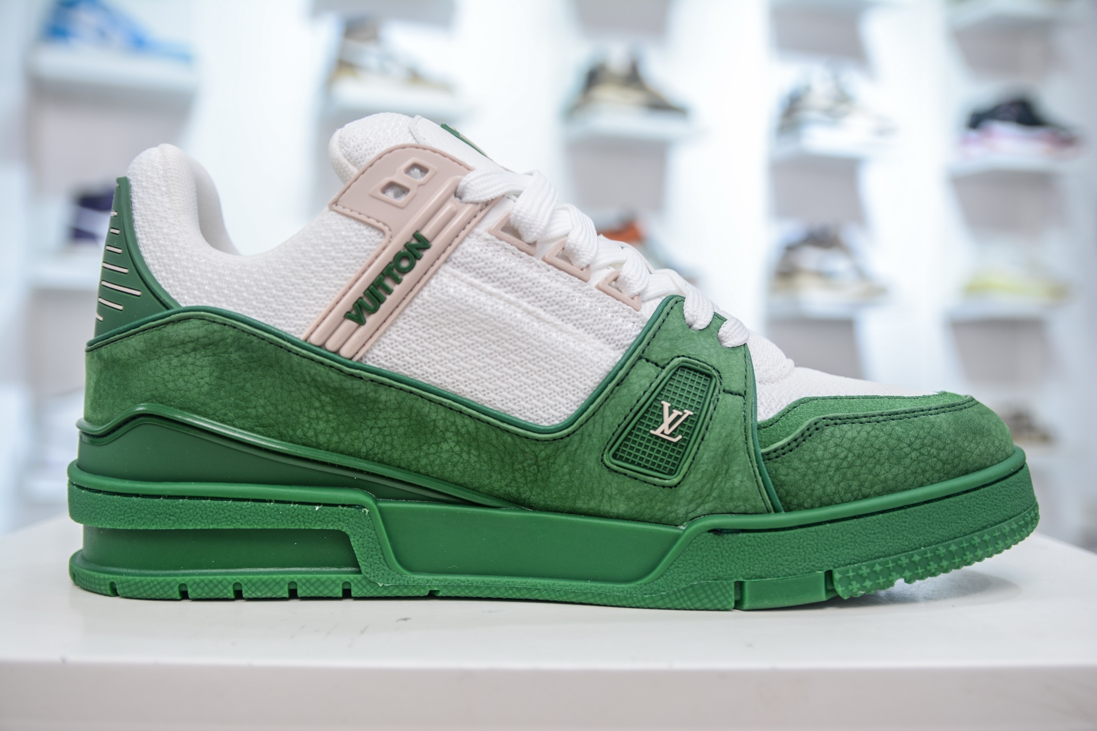 
LV Trainer 運動鞋
尺碼 35 36 37 38 39 40 41 42 43 44 45 46