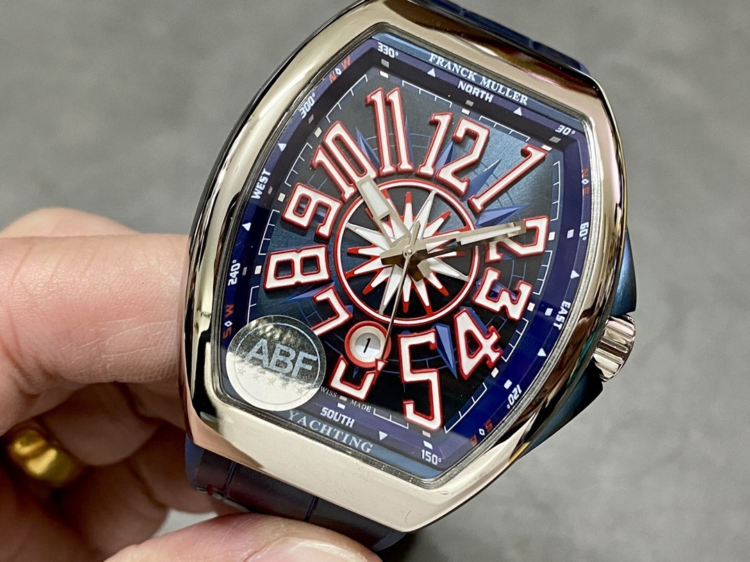 全新 V45 遊艇新款原版復刻鋼帶全新款 
ABF 法蘭克穆勒 最新款獨家定製版 Vanguard腕表 V45 CRAZY HOUR 瘋狂時間系列 比特幣特別限量版 
打破常規 將12個Art Deco式的阿拉伯數字整齊排列 定製版CZ02自動機械機芯 加裝了原先沒有的大秒針 行雲流水 更具時鐘特色 100%原版視覺效果 高級批花時針相隔4個小時 按時間順序跳躍 
原版開模1:1高端定制 三明治表殼結構 配件可以與原版通用 表殼尺寸 44*53.7mm 錶盤和皇冠使這款腕表的運動優雅和獨特美感得到了最終