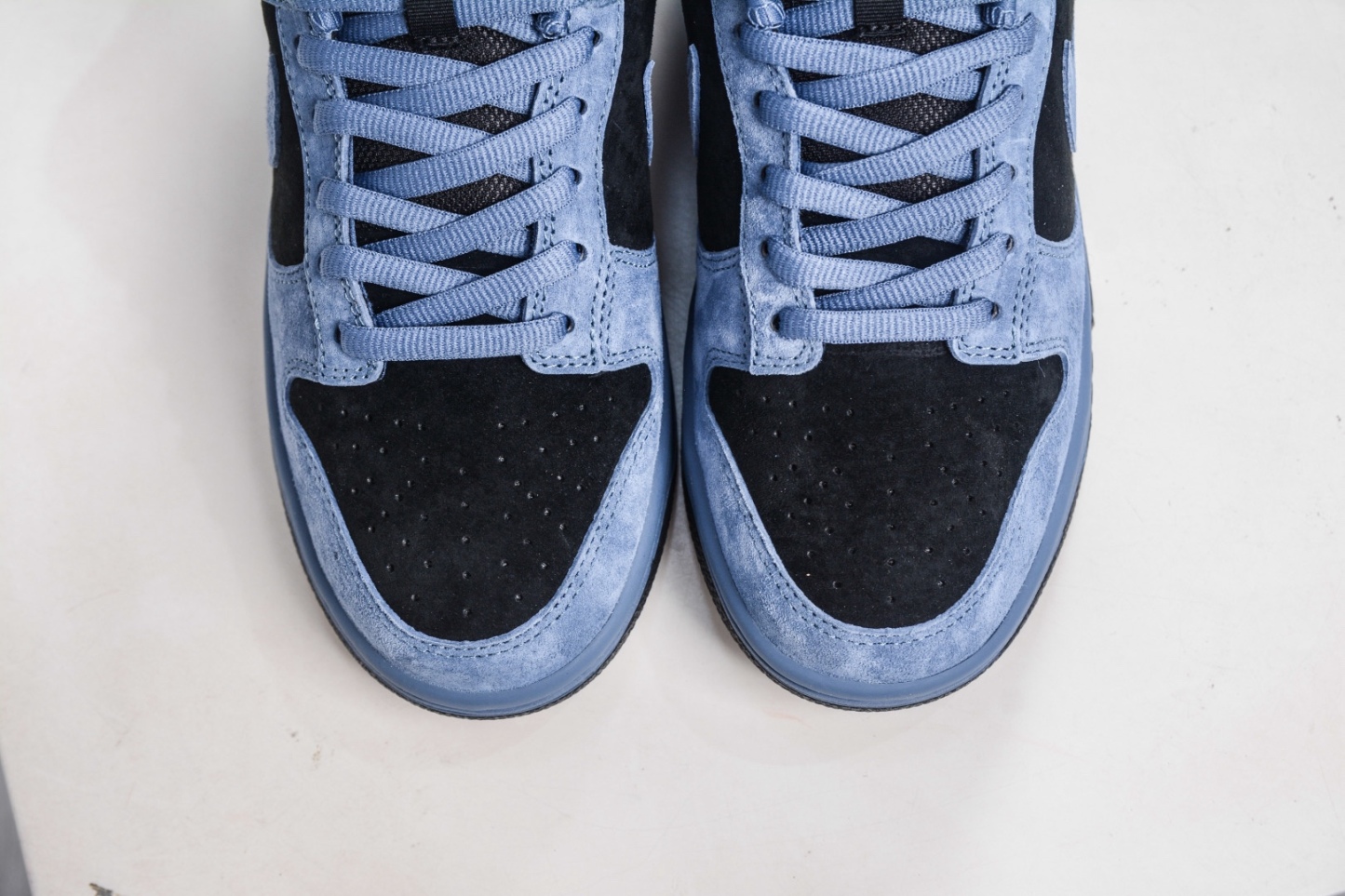 Supreme x Nk Dunk SB Dunk Low 聯名美國限定黑藍 
貨號:HQ8487 400
SIZE：36 36.5 37.5 38 38.5 39 40 40.5 41 42 42.5 43 44 44.5 45 46