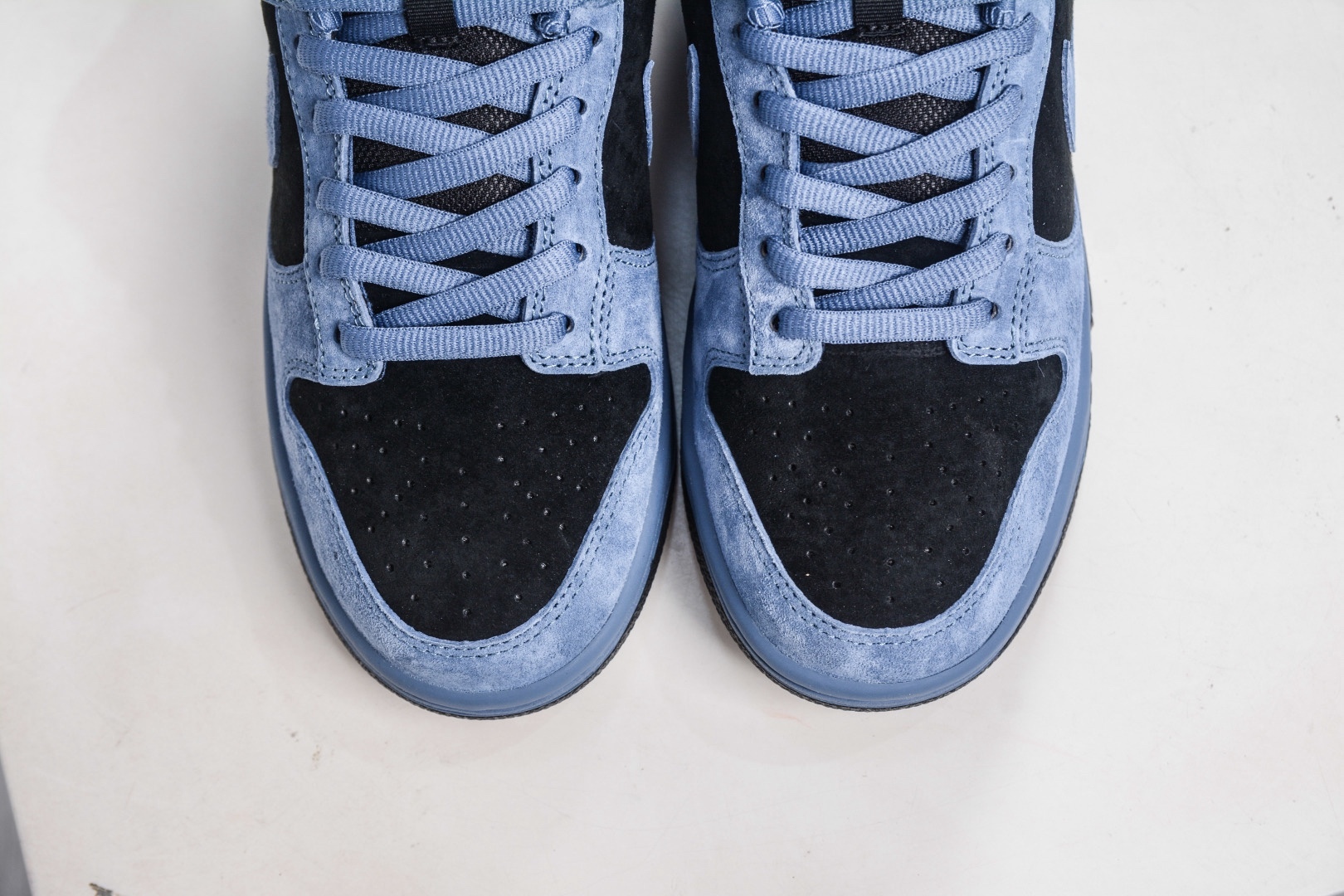 Supreme x Nk Dunk SB Dunk Low 聯名美國限定黑藍 
貨號:HQ8487 400
SIZE：36 36.5 37.5 38 38.5 39 40 40.5 41 42 42.5 43 44 44.5 45 46