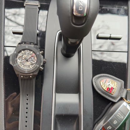 恆寶 Hublot精品男士腕表，勁爆鏤空設計，技藝精湛，獨具匠心，尊貴大氣，紳士風範。採用全自動機械機芯，頂級316精鋼表殼，天然橡膠錶帶，礦物質超強鏡面，尺寸43*13