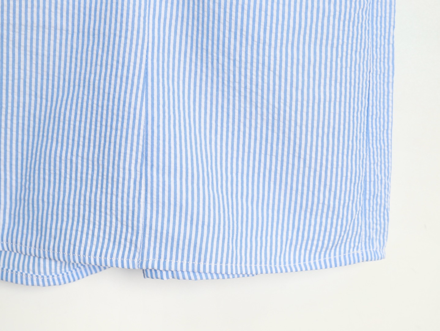 🔝Thom Browne TB 蝴蝶結條紋連衣裙
襯衫裙學院風，領口採用娃娃領設計，三色織帶可以前後裝飾，YB購買對版對標出版，定制面料，區別市場通貨。
尺碼：1 2 3