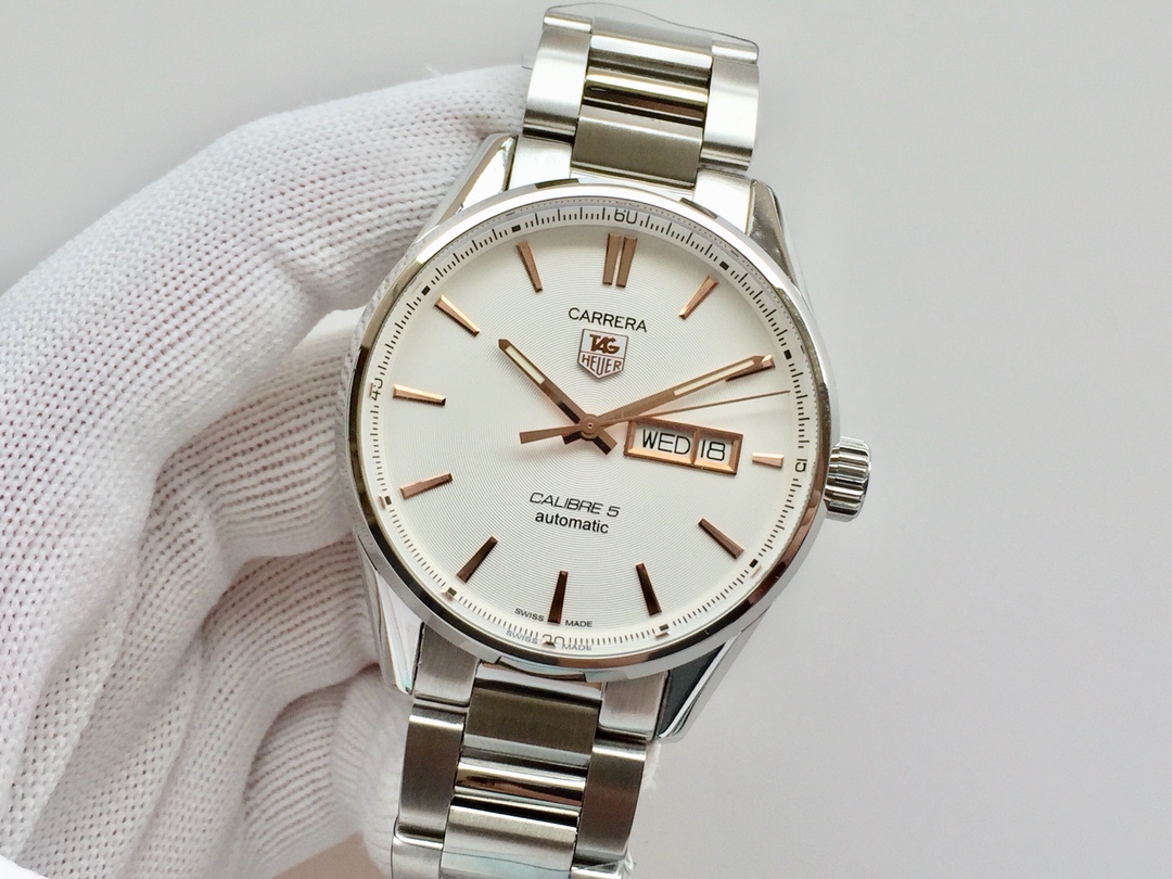 TAG泰格豪雅 卡萊拉系列WAR201A.FC6266 商務休閒款 中英文雙歷腕表 41毫米直徑 搭載2836 自動機械機芯 316L精鋼可配真皮錶帶 原裝折疊扣。