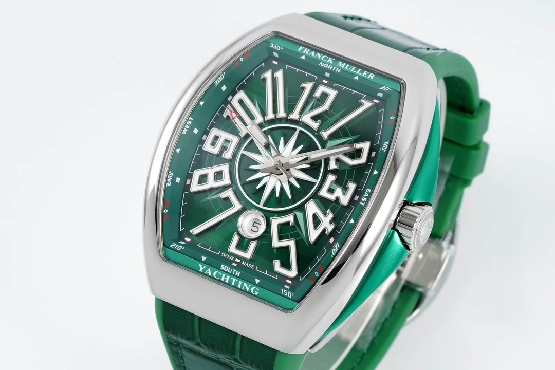ABF 最高品質綠遊艇 新款到貨 Franck Muller 法蘭克穆勒 Vanguard Yachting V45遊艇系列 44x54 mm
1.表殼100%原版開模 特別是三明治結構表殼 中間內側 藍色的側槽和把頭位置凸出來的藍色耳位 更是使表殼的製作過程更加困難 然後歷時10個多月經過多次初版校對 終於研發製作成功 完全採用316精鋼製作 而非市場低成本的塑膠模具 
2.本版本V45綠色遊艇字面 真法郎字丁 都是採用原裝1：1高度的數字凹邊內法郎烤真丁 成本高 製作複雜 良品率低 字面下層有放大鏡