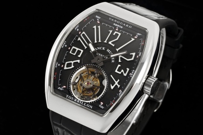 RMS最新款 頂級復刻 法蘭克穆勒V45 Vanguard陀飛輪系列 歷時多年研發機芯 
1 1:1 超級復刻原裝複雜法穆蘭陀飛輪機芯 細節完美到位 打造正品機芯獨具的雙發條盒 超薄工藝 
2超長72小時動力儲存 告別每天手動上鏈 高端玩家的定制款 把頭上鏈30個半圈 發條盒為滿 不需要過度上鏈 
3 千錘百鍊 316L精鋼表殼 超薄表殼 與原裝一致厚度 彎曲弧度 更加貼合手腕 佩戴舒適 
4 純正進口意大利小牛皮 貼合手感品質一流的進口氟橡膠錶帶 與正版全完通用互換
5瑞士工程師 原版機芯拆解 一比一甲