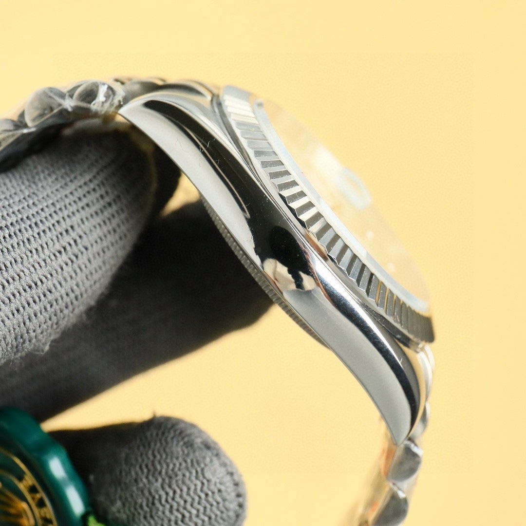 爆款再次研究升級最新款上市👍，勞力士日誌系列！賀歲珍藏版採用獨特的設計風格 ，字面設計招財麒麟貔貅🔥高檔奢侈， 男士腕表新品推薦🔥歡迎品鑒 
機芯：搭配全新進口8215（零返修）
尺寸：41mm
鏡面：藍寶石玻璃永不刮花
材質：316L精鋼表殼
動力：儲存48小時
防水深度：100米