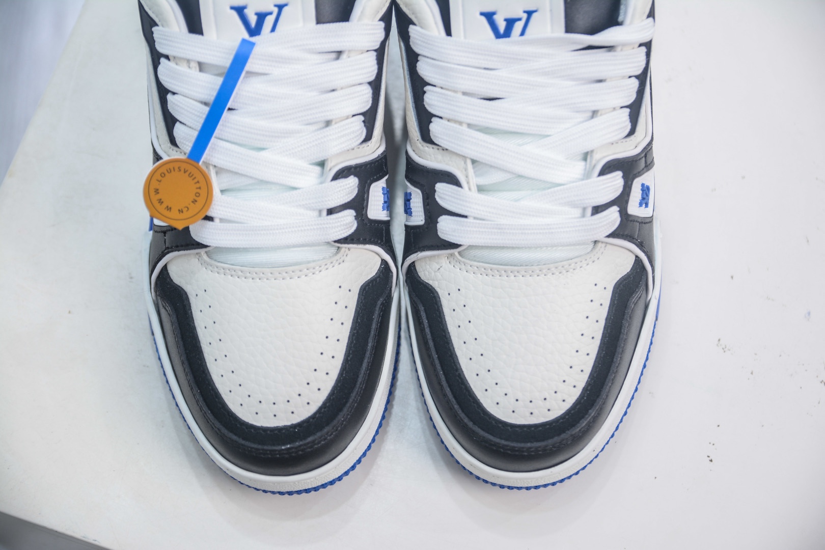 
 Louis Vuitton Trainer lv時裝走秀運動鞋 
尺碼：39 40 41 42 43 44 45 46
