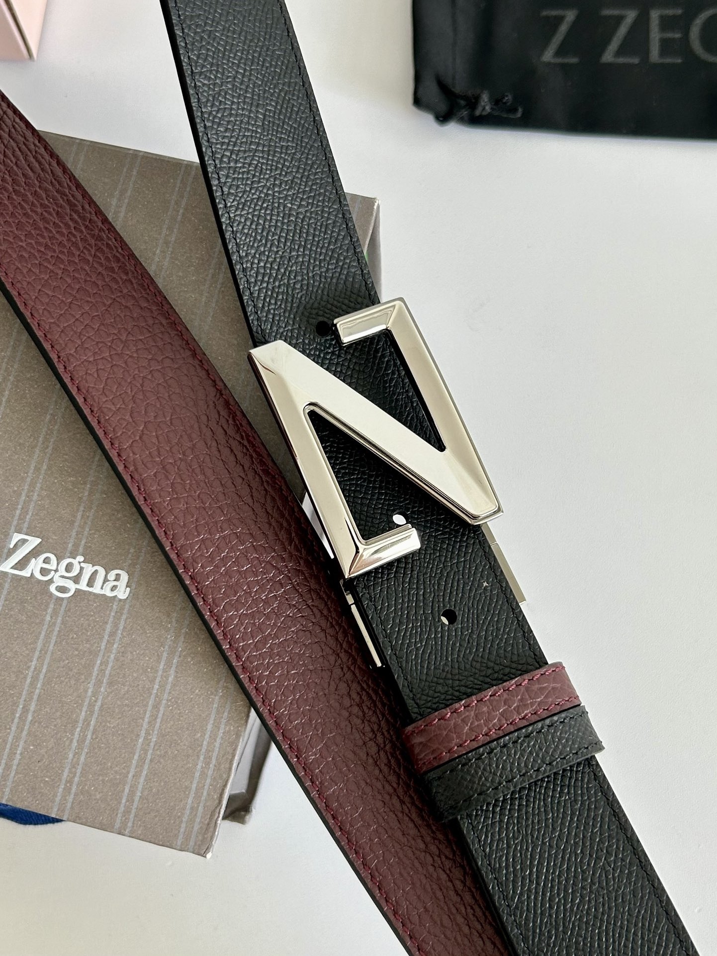 傑尼亞【Zegna】何謂當代男士 活動造型 系列，新款純銅旋轉針扣，雙面可用 隨心搭配，寬3.5cm，男士風尚的全新概念.