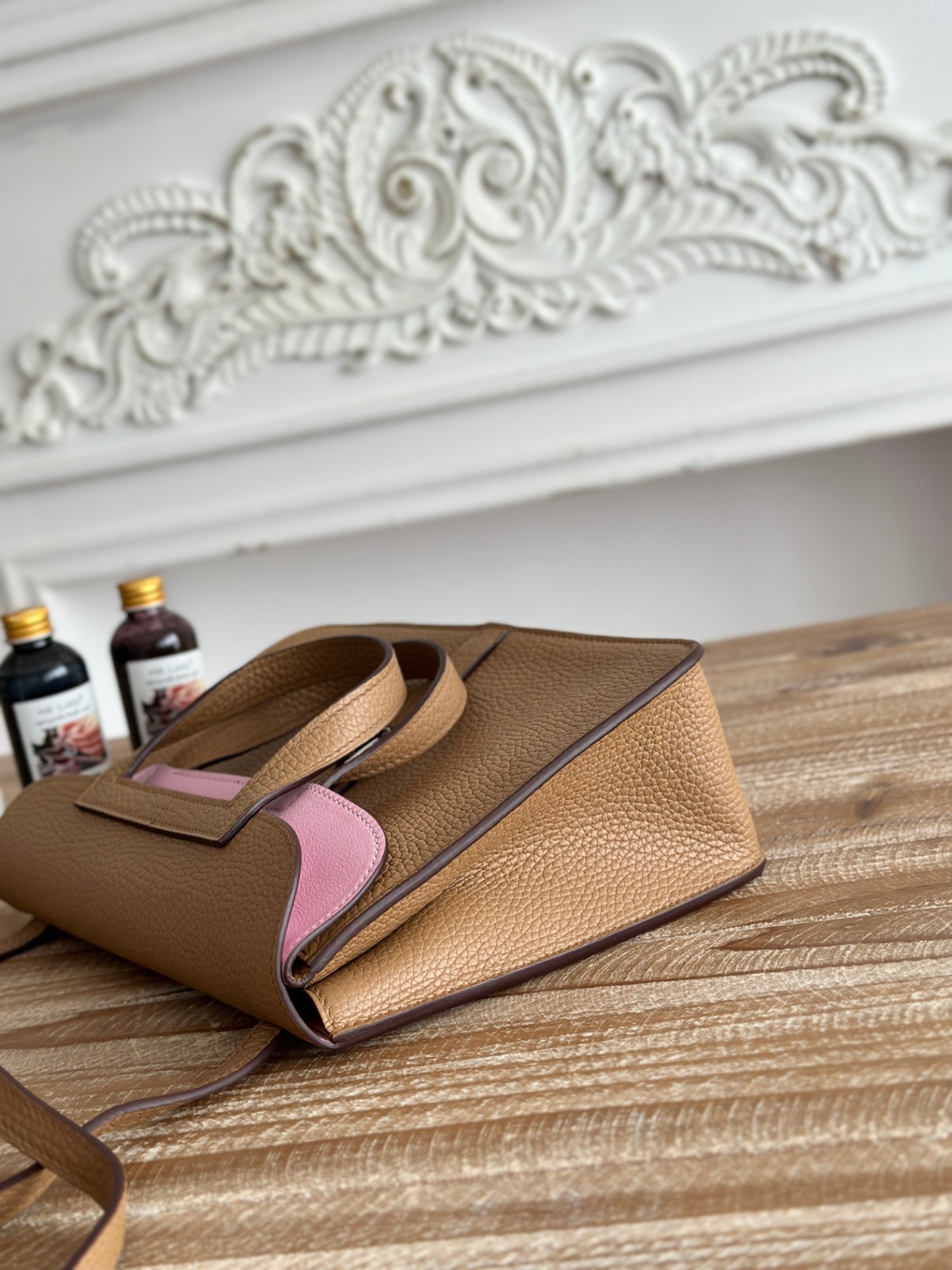 馬蹄包  半手工蠟線	Halzan	
 能滿足各種背法的!!
①手拎包②斜挎包③單肩包④手拿包
togo皮、五金細緻到油邊 無處不精緻√ 
尺寸：25cm