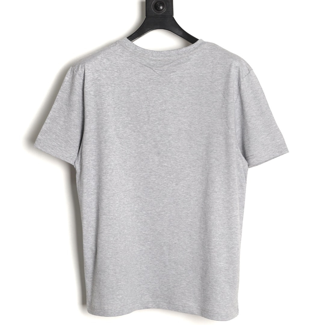 🔝SAINT LAURENT聖羅蘭SLP 小標純色徽標短袖T恤
正品購入開發，50支雙股精品賽爾棉170克，1*1拉架羅紋280克，進口刺繡，面料酵洗，定制1：1商標，寬松版型
B Size：S-XL