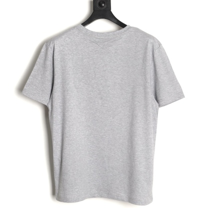 🔝SAINT LAURENT聖羅蘭SLP 小標純色徽標短袖T恤
正品購入開發，50支雙股精品賽爾棉170克，1*1拉架羅紋280克，進口刺繡，面料酵洗，定制1：1商標，寬松版型
B Size：S-XL