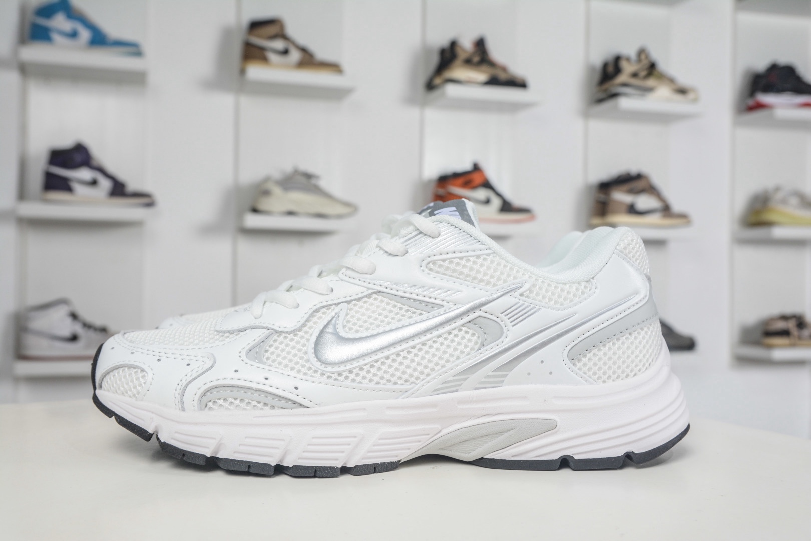 NK Air Zoom Vomero 20 經典復古潮流運動跑鞋 
貨號：HF0735 006
SIZE：36 36.5 37.5 38 38.5 39 40 40.5 41 42 42.5 43 44 45