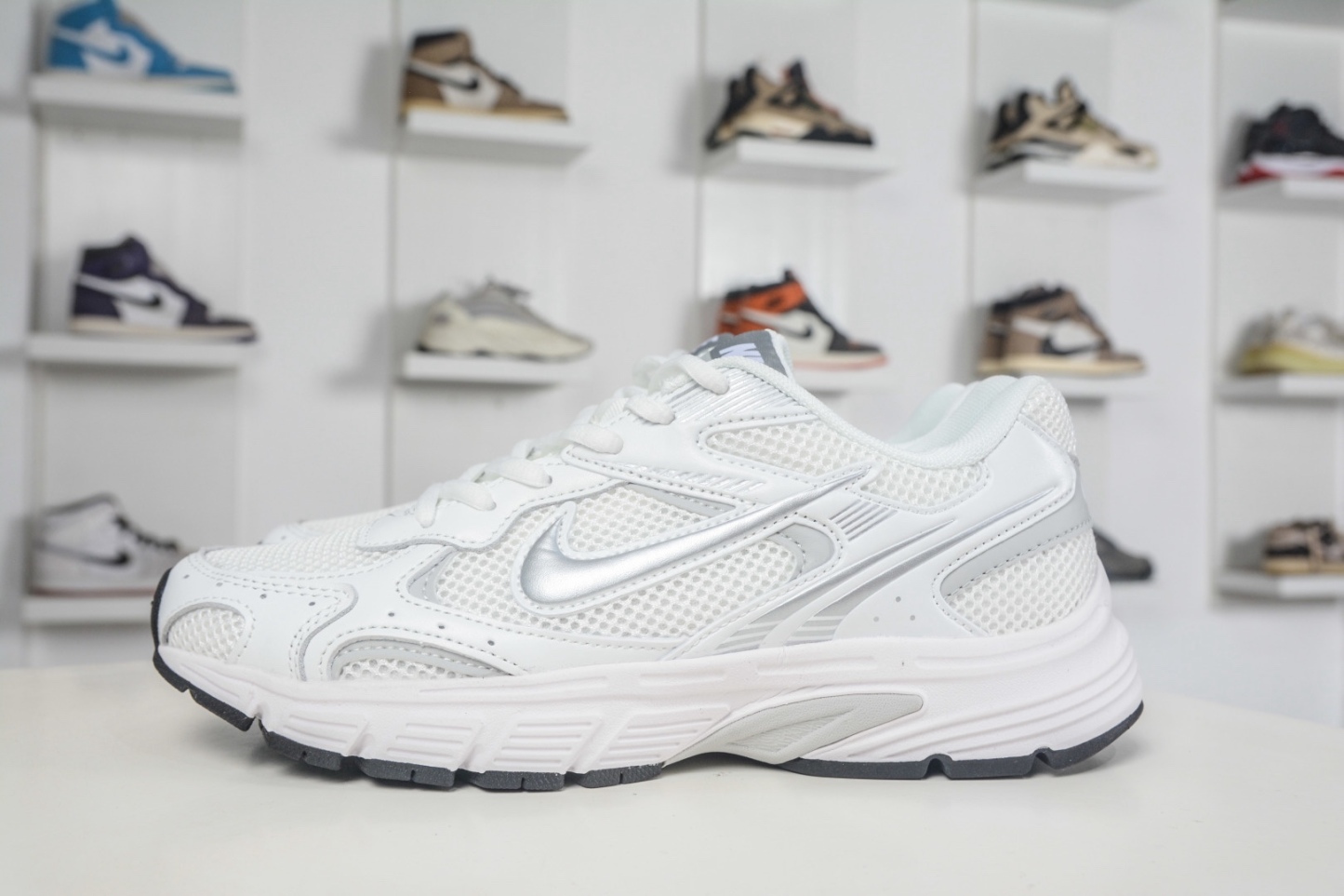 NK Air Zoom Vomero 20 經典復古潮流運動跑鞋 
貨號：HF0735 006
SIZE：36 36.5 37.5 38 38.5 39 40 40.5 41 42 42.5 43 44 45
