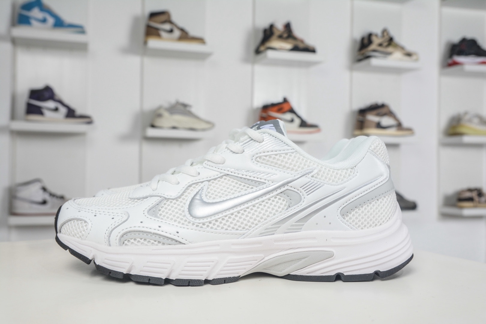 NK Air Zoom Vomero 20 經典復古潮流運動跑鞋 
貨號：HF0735 006
SIZE：36 36.5 37.5 38 38.5 39 40 40.5 41 42 42.5 43 44 45