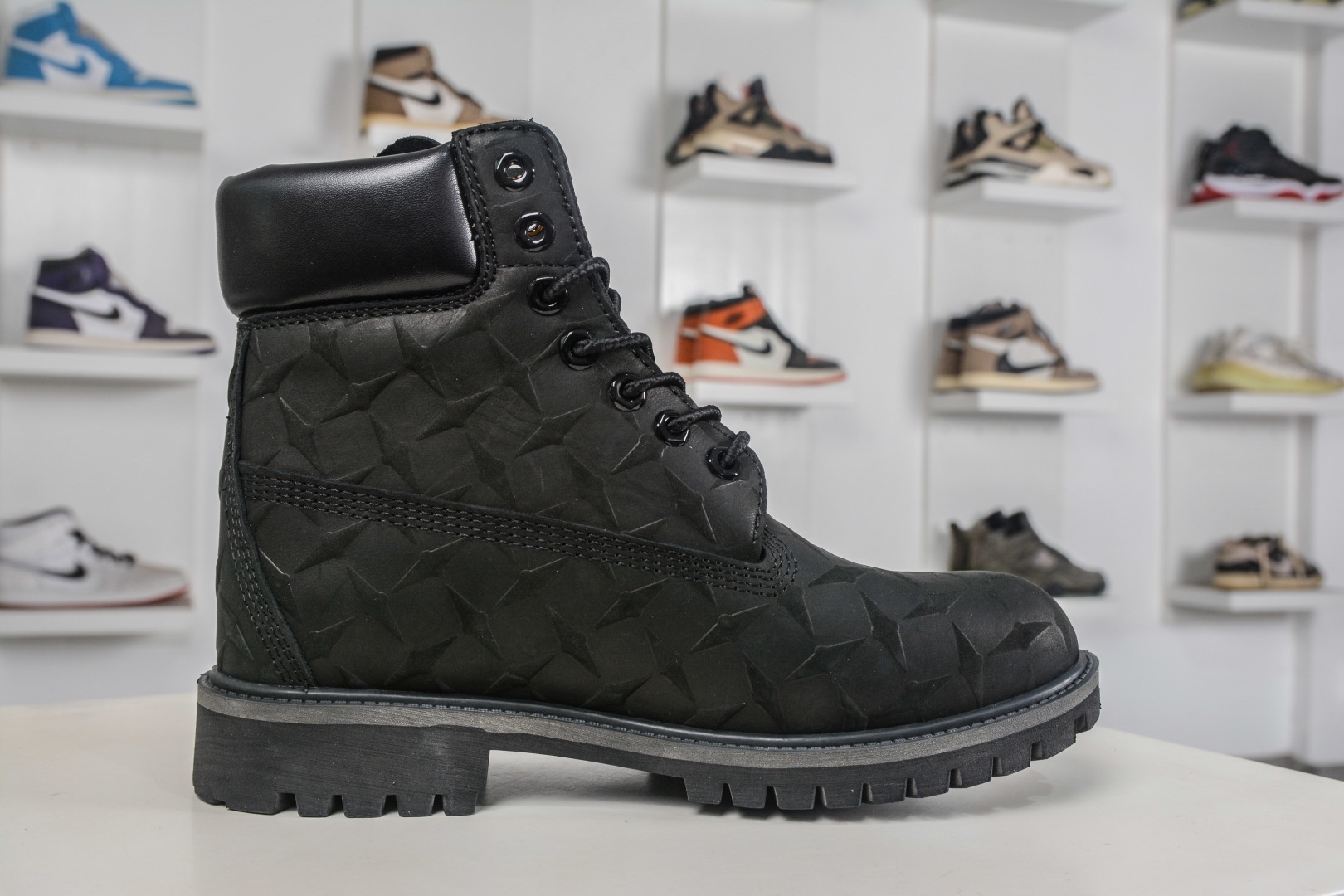 Supreme x Timberland 6 Inch Leather Boots"Black"添柏嵐經典戶外 
貨號: TB 010061 713
尺碼 39 39.5 40 41 41.5 42 43 44 45