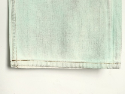 Acnestudios 1981M25ss不規則做舊手工夜光牛仔褲
重工做舊 泥染塗料廢土系列 在燈光強光照射下螢光粉塗料.男女同款
J 碼數：XS.S.M.L.