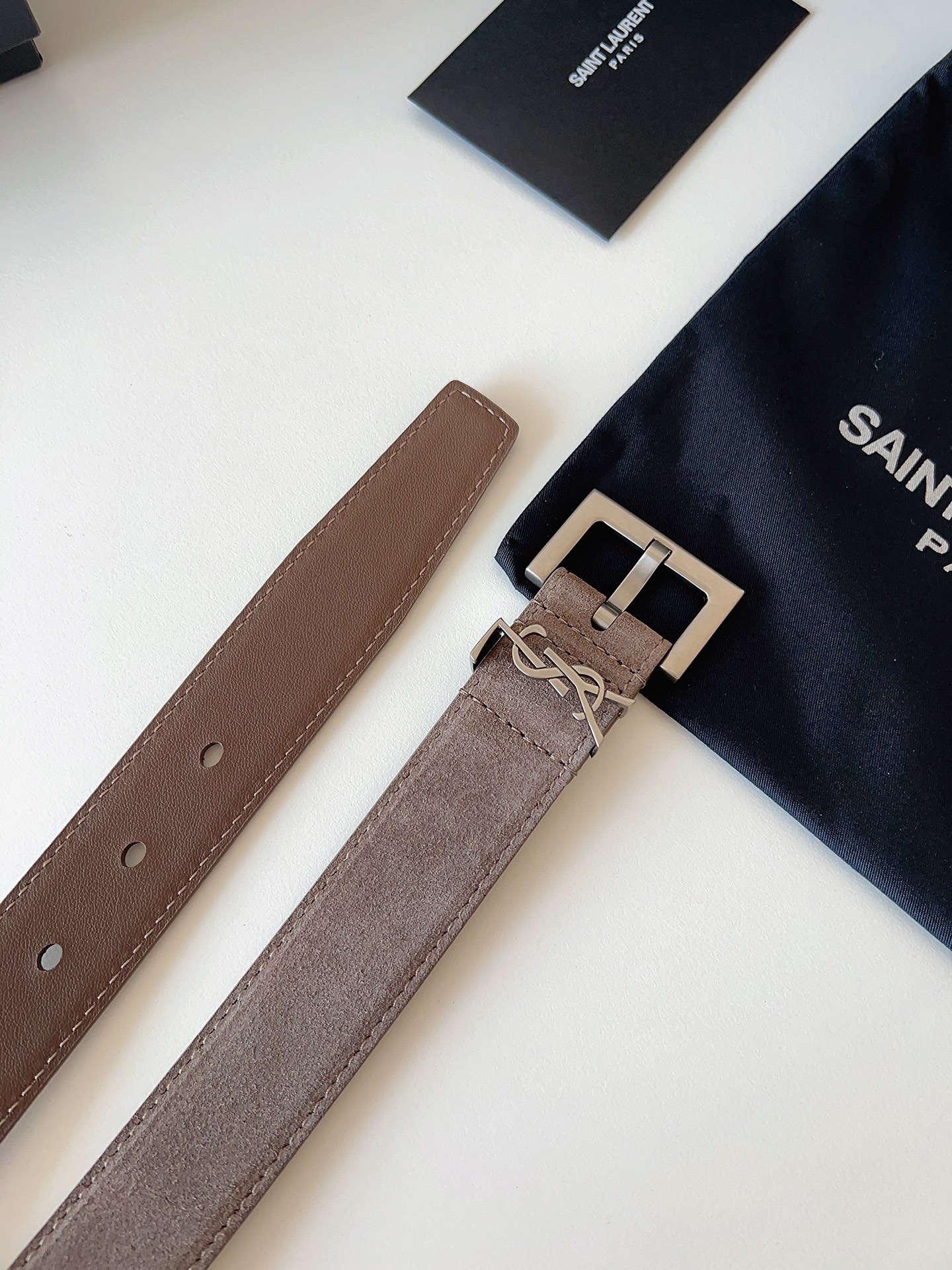
ysl聖羅蘭2026女士新款腰帶，冬季爆款絨面原版皮，方形搭扣配以ysl標識腰帶環，女士冬季必備款，寬度3.0cm