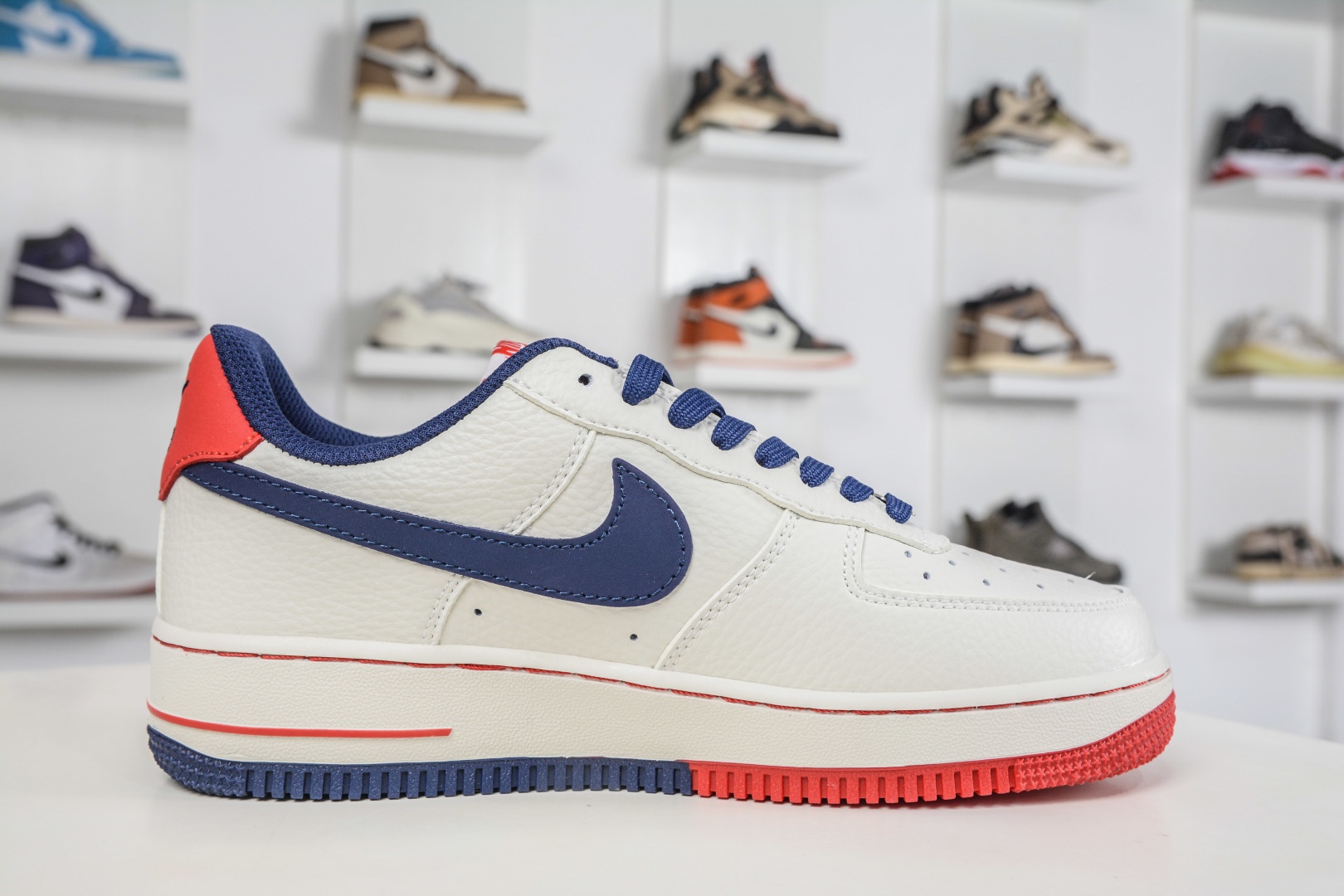 NIke Air Force 1 '07 Low 米白紅藍 
貨號：NH0601 544
Size: 36 36.5 37.5 38 38.5 39 40 40.5 41 42 42.5 43 44 44.5 45