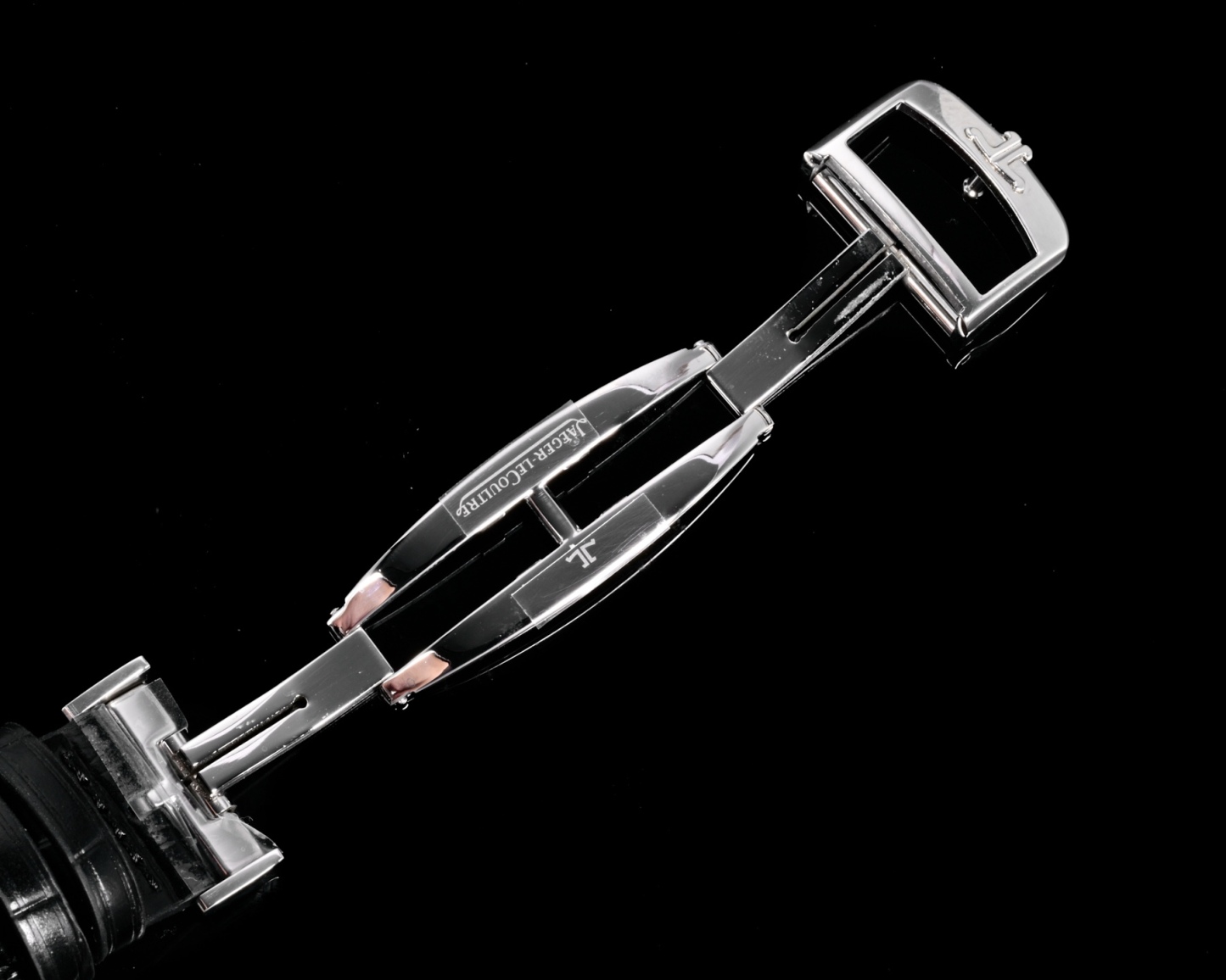 Factory出品
【市場最高版本】JL積家 各路大咖都叫它大醜 其實賦予的是極高贊美 論品味與外觀 在鐘錶界有著舉足輕重的地位 戴出去怎麼都是長臉 各種彰顯品味 Master 地理學家大師系列 Q1428421 復刻版全新升級 多功能腕表 升級Cal.939A機芯 打磨效果更近原裝 升級軸 自動陀為玫金邊 字面紋路清晰 功能：日期顯示 雙時區 動力儲備顯示 316L精鋼  直徑42mm  原裝折疊扣！V+ Factory匠心之作 值得你擁有！