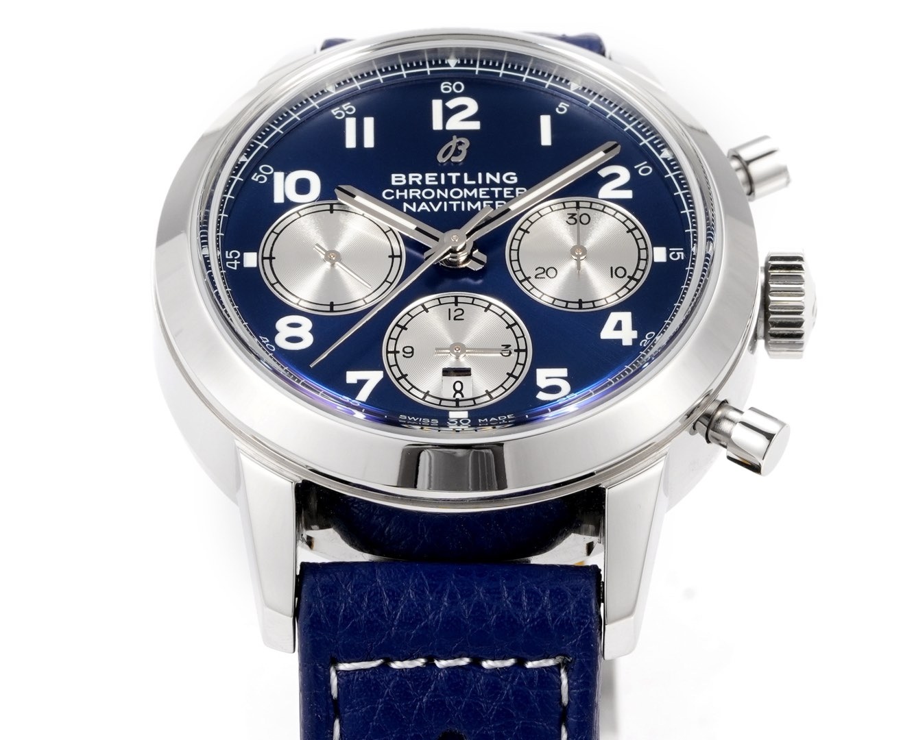 百年靈新品 BN9 越洋系列AB015212.BF26743P.A20BA.1  材質： 316L精鋼直徑： 41毫米厚度： 13.65毫米 表鏡： 鍋蓋弧面藍寶石，雙面防眩處理表底： 旋入式精鋼，透明藍寶石表冠： 非旋入式，雙密封墊機芯：7750機芯 復刻首選 精緻推薦男士多功能機械腕表 ，精心打造超真實實物圖拍攝。