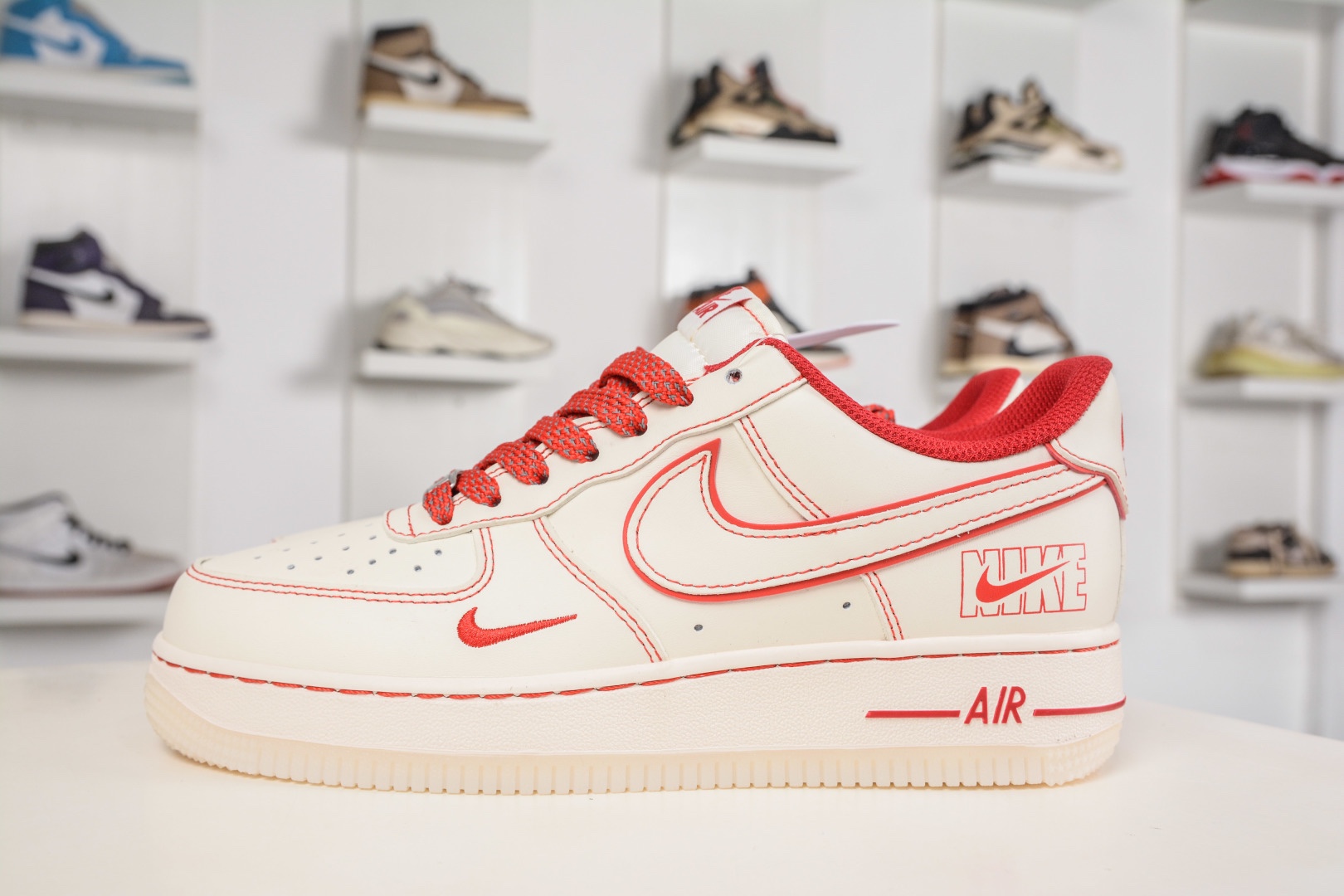 NIke Air Force 1 '07 Low 白紅兔八哥 
貨號：SM6668 132
Size: 36 36.5 37.5 38 38.5 39 40 40.5 41 42 42.5 43 44 44.5 45