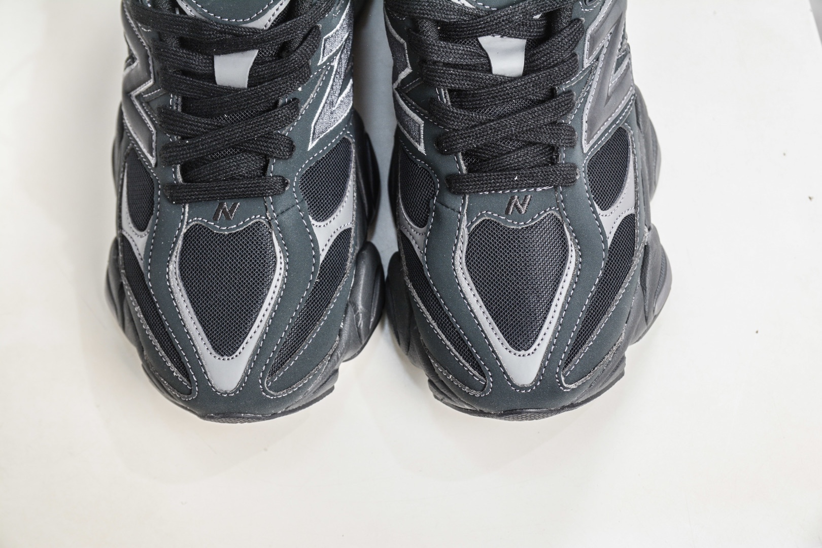 新百倫New Balance NB9060 黑灰 U906079E 
Size：36 37 37.5 38 38.5 39 40 40.5 41 42 42.5 43 44 45 45.5 46.5