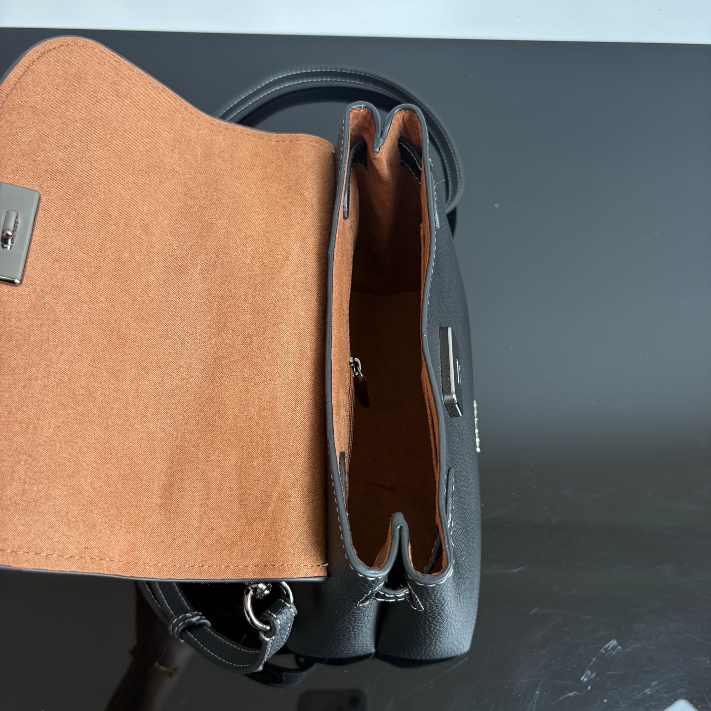 
COACH/蔻馳官方 奧萊款Emory 25女士皮質單肩手提包腋下包CCE54尺寸22.5*17.5*11