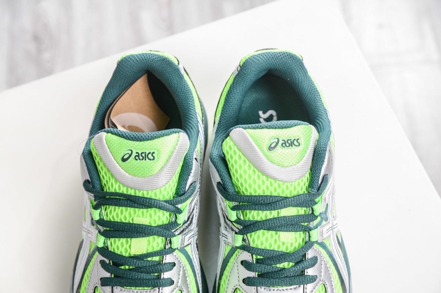 Asics Gel-Sekiran 亞瑟士 時尚舒適復古休閒運動跑步鞋
貨號：1203A954 300
尺碼:36 37 37.5 38 39 39.5 40.5 41 42 42.5 43.5 44 45