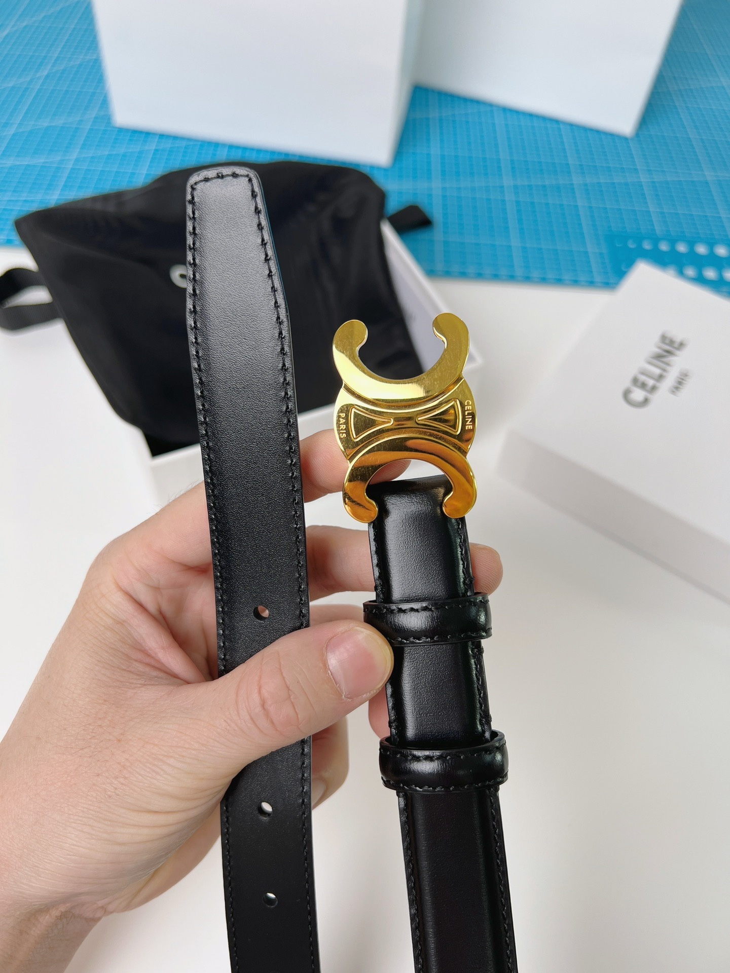 《CELINE》塞琳🇫🇷法國原廠皮料，黑色全皮 品質毋庸置疑 ，只有最好 ，寬2.5cm