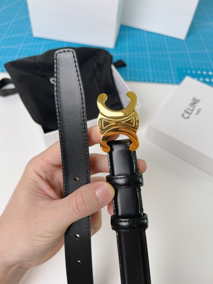 《CELINE》塞琳🇫🇷法國原廠皮料，黑色全皮 品質毋庸置疑 ，只有最好 ，寬2.5cm