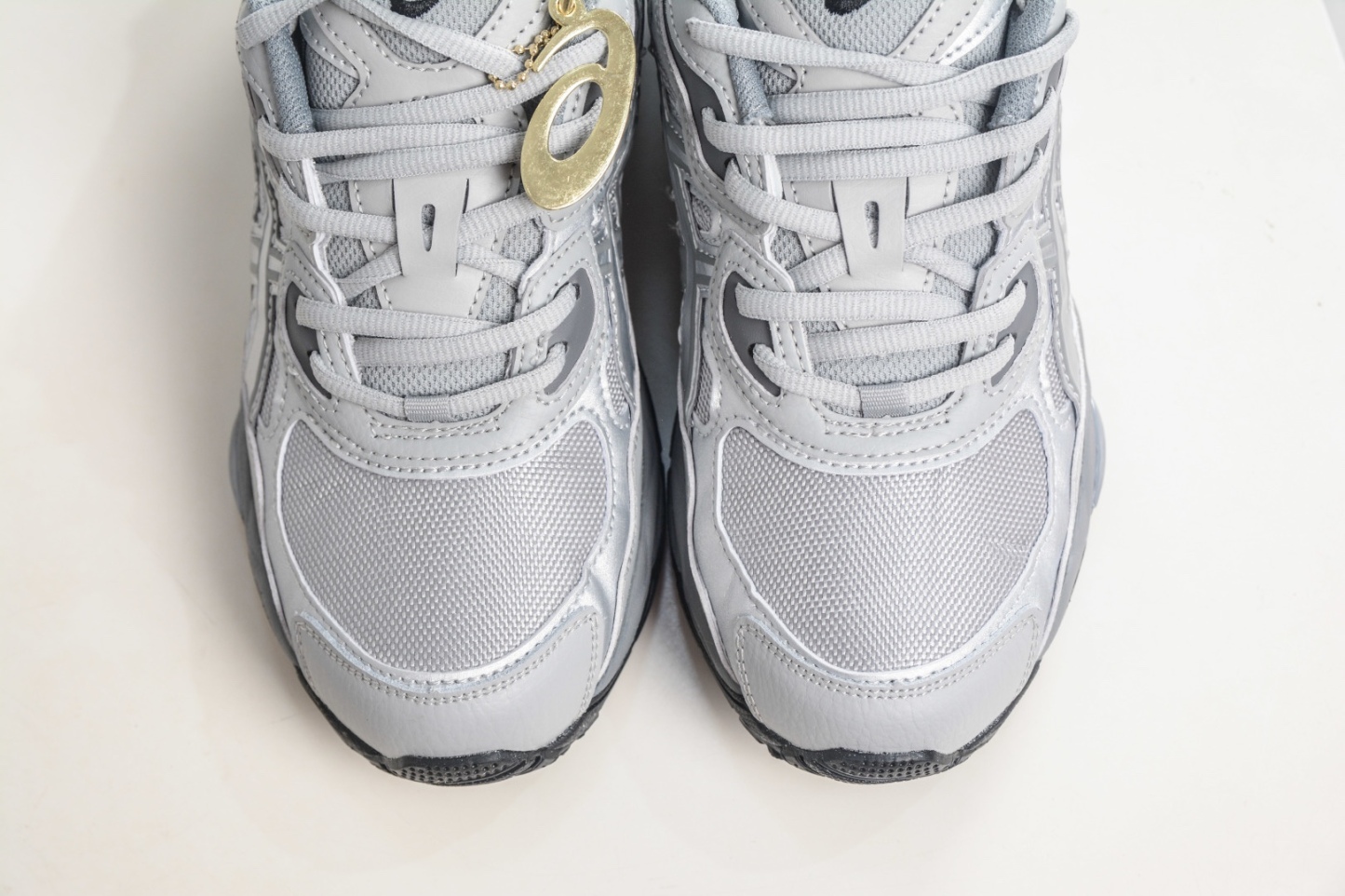 Asics Gel-NYC 亞瑟士運動休閒透氣專業跑鞋 
貨號: 1203A280 020
尺碼：36 37 37.5 38 39.5 40 40.5 41.5 42 42.5 43.5 44 45