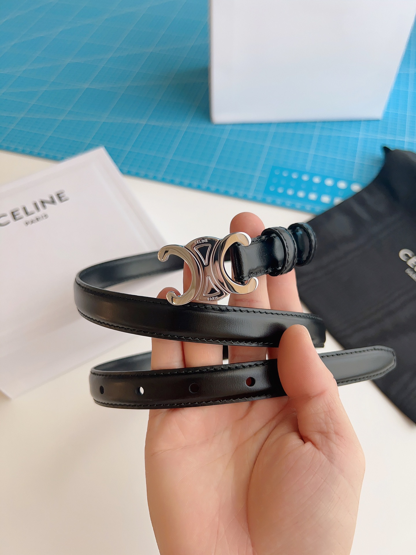 《CELINE》賽琳皮帶 celine 腰帶寬度1.8cm 超火凱旋門手感柔軟細膩，上身效果超級好看。非常顯腰線型，時尚必備神器
