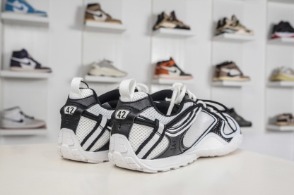 Balenciaga巴黎世家 25代 Radar 圓頭系帶 做舊效果 巴黎新款 
貨號：865703 WSTE0 9010
尺碼：35 36 37 38 39 40 41 42 43 44 45