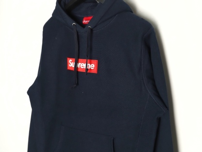 Supreme FW24 WEEK17 Box Logo Hooded Sweatshirt 胸前徽標刺繡logo口袋連帽衛衣帽衫
面料460克 高克重 面布質感強 韌性好 衣服收針處都有打套結（起到加固 久穿不變形 市面普通版本是沒有的哦） 歡迎對比 品質保證
F 尺碼：S M L XL