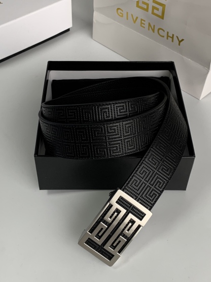 【紀梵希】新款男士 頭層小牛皮黑色壓花腰帶，內襯荔枝紋底，寬38毫米.搭配不鏽鋼經典4G自動扣.商務服裝造型的完美搭配。永恆經典！