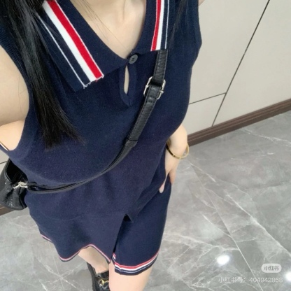 🔝THOM BROWNE TB 彩條翻領羊毛針織連衣裙
原版定制面料 輔料 
尺碼：1 2 3