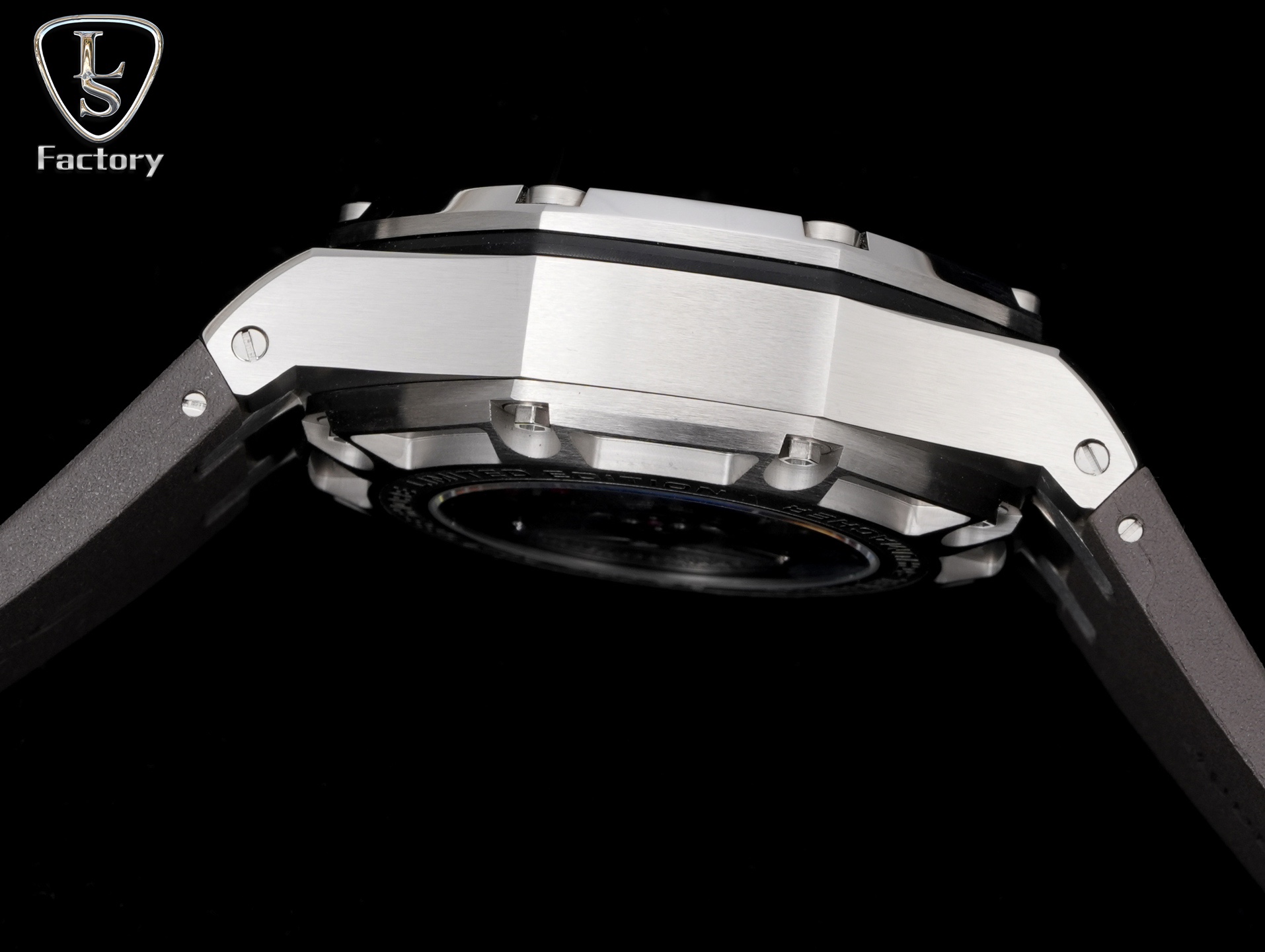 愛彼  Audemars  Piguet  
邁克爾·舒馬赫皇家橡樹離岸型 26568PM.OO.A021CA.01 全新升級版，杜絕一眼假，橫空出世！
愛彼研制的邁克爾·舒馬赫皇家橡樹離岸型計時腕表採用44毫米的表徑，做到無可挑剔，堪稱天花板級別
